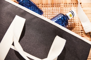 Logotrade Geschäftsgeschenke das Foto: VINGA Sortino Tote-Cooler
