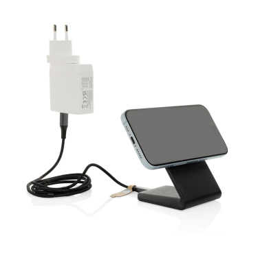 Logotrade Firmengeschenke das Foto: VoltPerch 15W magnetischer Wireless Charger aus RCS rec. ABS