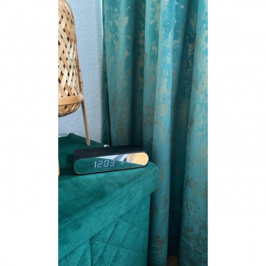 Logotrade Werbeartikel das Foto: Wecker und kabelloses Ladegerät ADELAIDE