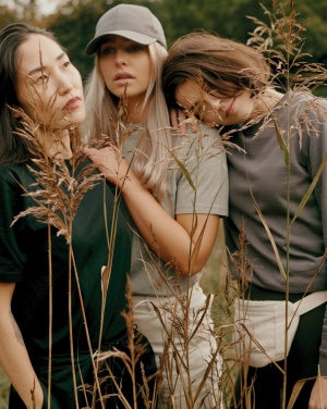 Logo trade promotional giveaway photo of: Iqoniq Sierra lightweight recycled cotton t-shirt