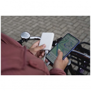 Logotrade ärikingid pilt: Xtorm XG205 Go2 12W 5000 mAh kiirlaadimise akupank 