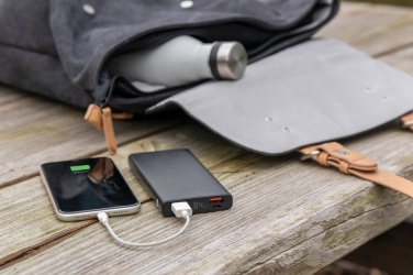 Logotrade ärikingid pilt: Alumiiniumist 18 W 10 000 mAh PD Powerbank