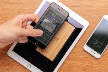 Logo trade reklaamkingi pilt: RCS taaskasutatud plastist 8000 mAh juhtmevaba akupank