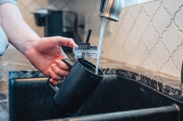 Logotrade ärikingituse foto: Cube RCS sertifikaadiga taaskasutatud terasest kruus 800ml