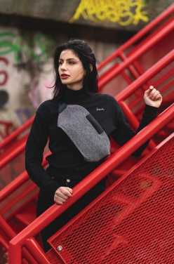 Logo trade firmakingituse pilt: Õlakott Urban Bumbag