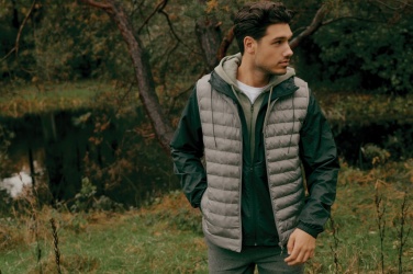 Logo trade reklaamkingid foto: Iqoniq Logani taaskasutatud polüestrist tuulejope