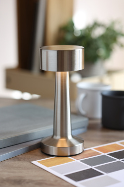 Logo trade reklaamtooted foto: HIERLUZ laetav rauast laualamp