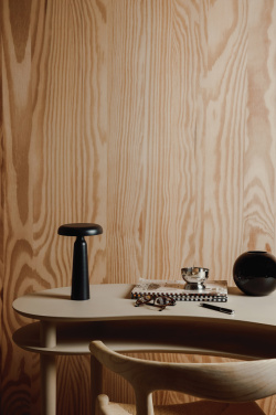 Logo trade ärikingi pilt: VINGA Avery RCS laualamp