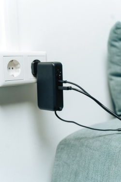 Logo trade mainoslahjat tuotekuva: Urban Vitamin Eureka RCS 65 W hybridilaturi ja virtapankki