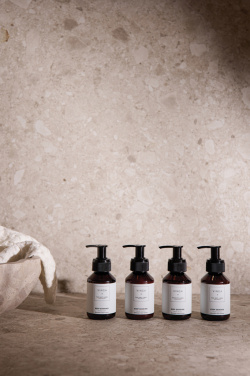 Logo trade mainoslahjat ja liikelahjat kuva: VINGA x TGL -vartalo- ja käsienhoitosetti