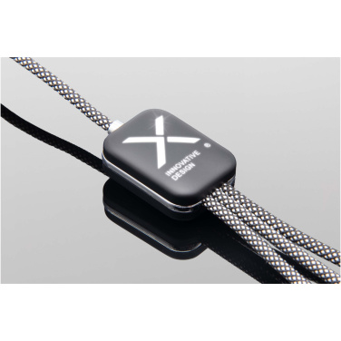 Logotrade mainoslahjat kuva: SCX.design C33 60 W:n Type-C-latauskaapeli, jossa on kaksi valaistua logoa