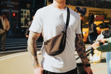 Logotrade logo dāvanas foto: Pusmēness pusmēness soma AWARE™ RPET