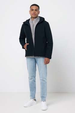 Logotrade biznesa dāvanas foto: Iqoniq Makalu vīriešu pārstrādāta poliestera soft shell jaka