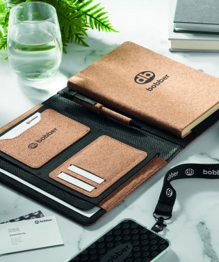 Logotrade biznesa dāvanas foto: A5 portfelis korķa krāsā