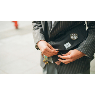 Logotrade biznesa dāvanas foto: Herschel Cove pārstrādāta kurjera soma 22,5L