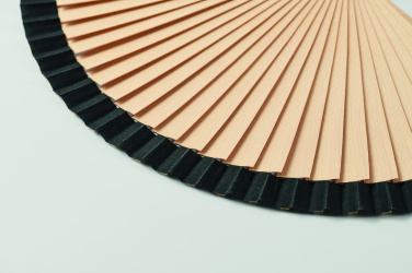 Logotrade dāvanas foto: Koka rokas vēdeklis