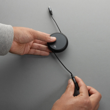 Логотрейд pекламные продукты картинка: Втягивающийся кабель Terra RCS 2-в-1 из переработанного алюминия мощностью 240 Вт