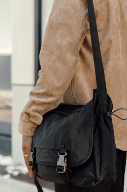 Лого трейд pекламные cувениры фото: Сумка-мессенджер KENTO URBAN RCS из переработанного нейлона, длина 15,6 дюймов.