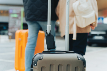 Лого трейд pекламные cувениры фото: Багажная бирка Globefind Dual RCS с функцией определения местоположения по всему миру.