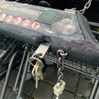 Logotrade presentreklam bild: Nyckelring med varukorgschip STICKIT