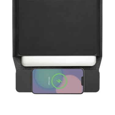 Logotrade presentreklam bild: Swiss Peak 15W magnetiskt laddningsfodral för laptop 14-15,6