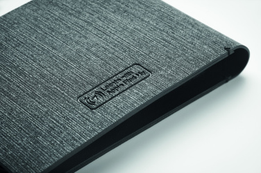 Logotrade reklamprodukter bild: PU-plånbok med tracker