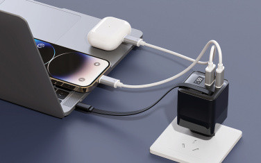 Logotrade presentreklam bild: Urban Vitamin Mendocino 65W GaN-laddare med utdragbar kabel