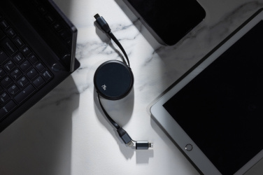 Logotrade profilprodukter bild: Terra RCS återvunnen aluminium 240W utdragbar 2-i-1 kabel